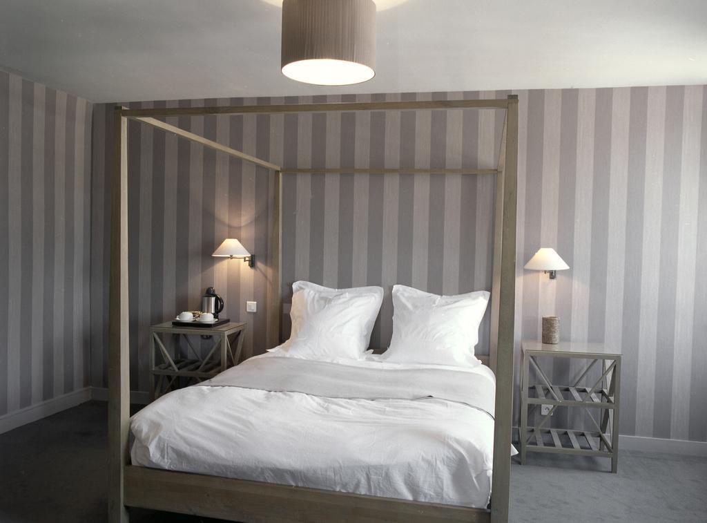 Hotel La Licorne & Spa Lyons-la-Foret Room photo