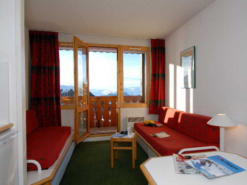 Hotel La Licorne & Spa Lyons-la-Foret Exterior photo