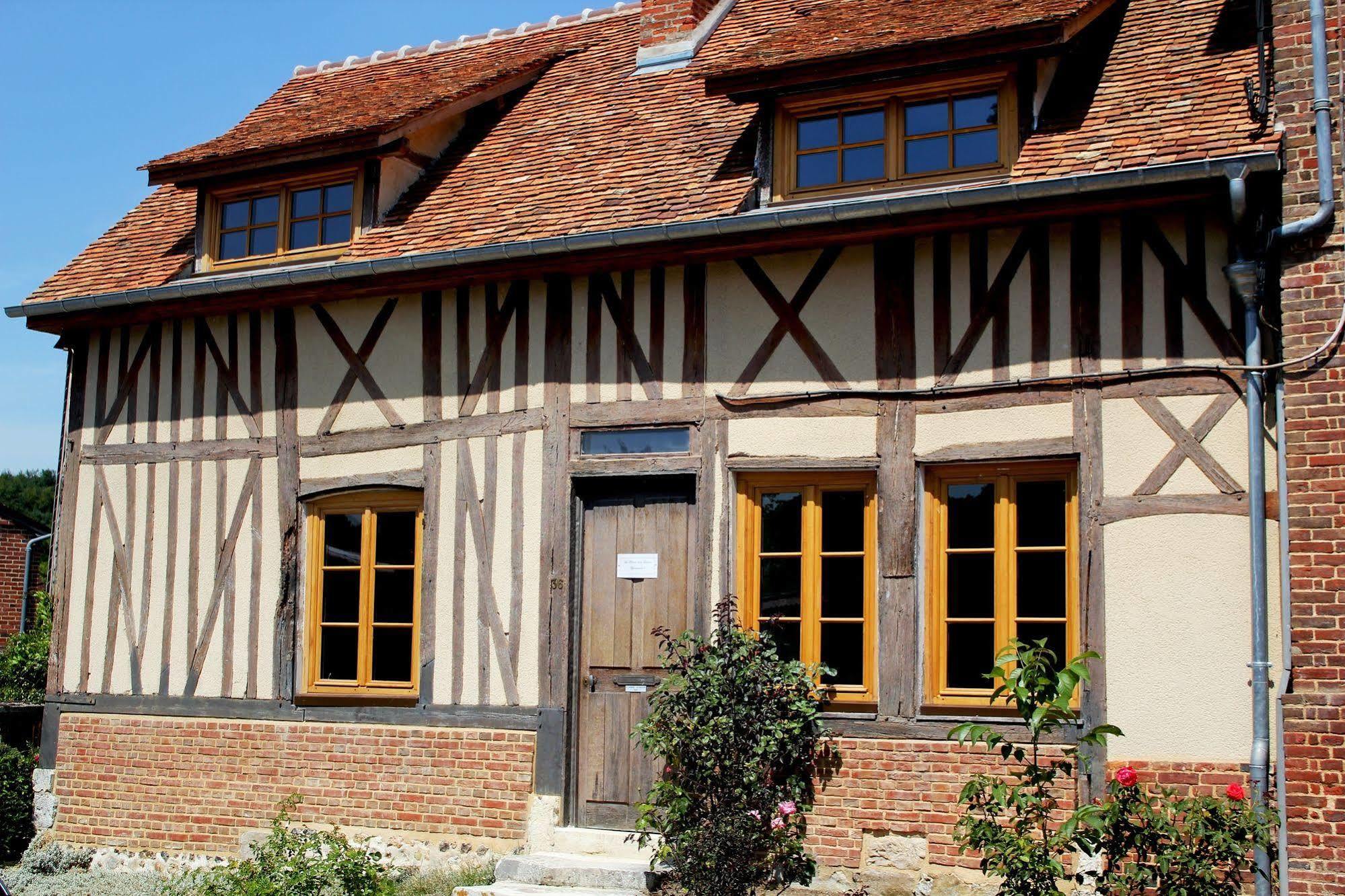 Hotel La Licorne & Spa Lyons-la-Foret Exterior photo