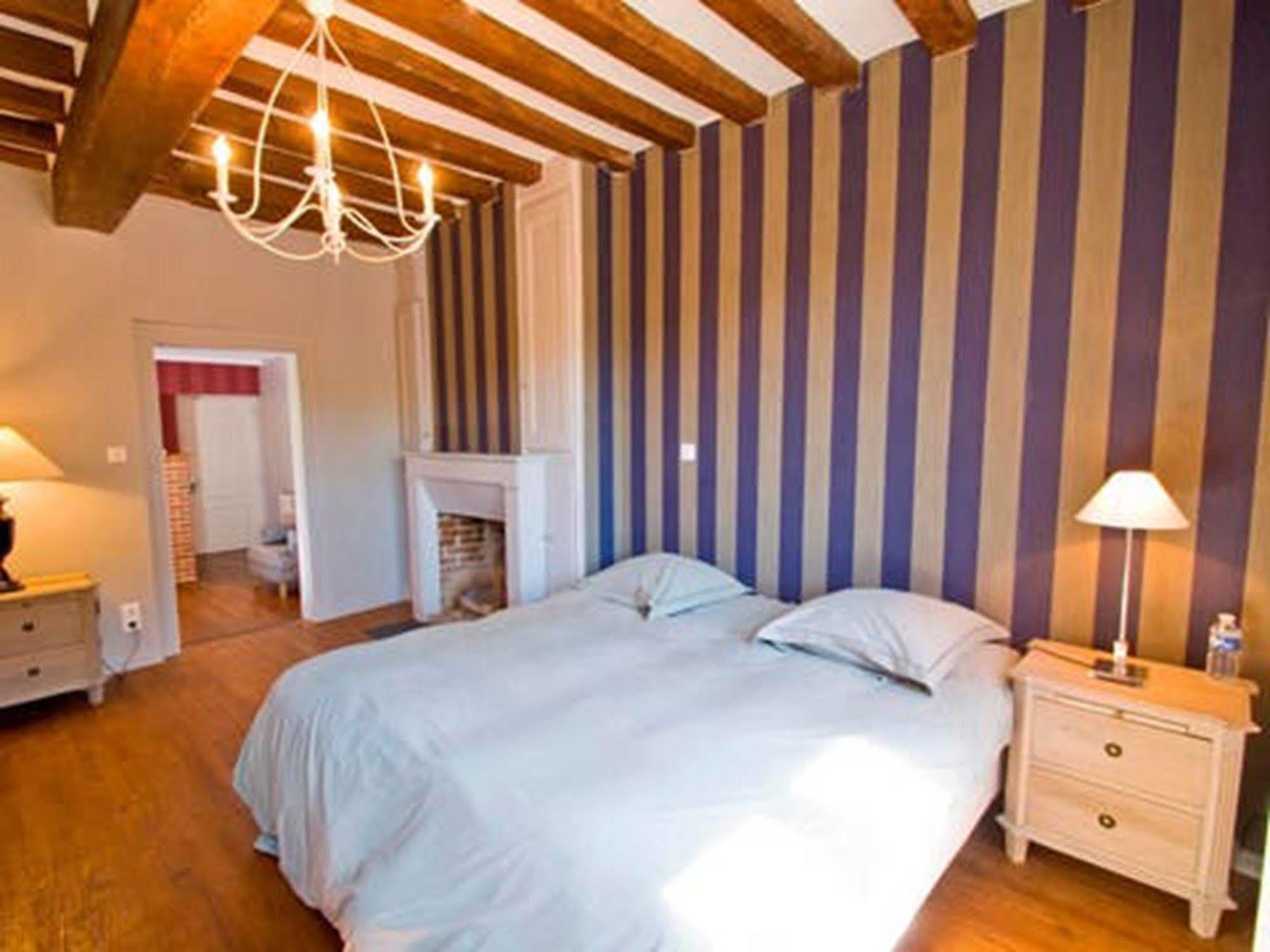 Hotel La Licorne & Spa Lyons-la-Foret Exterior photo