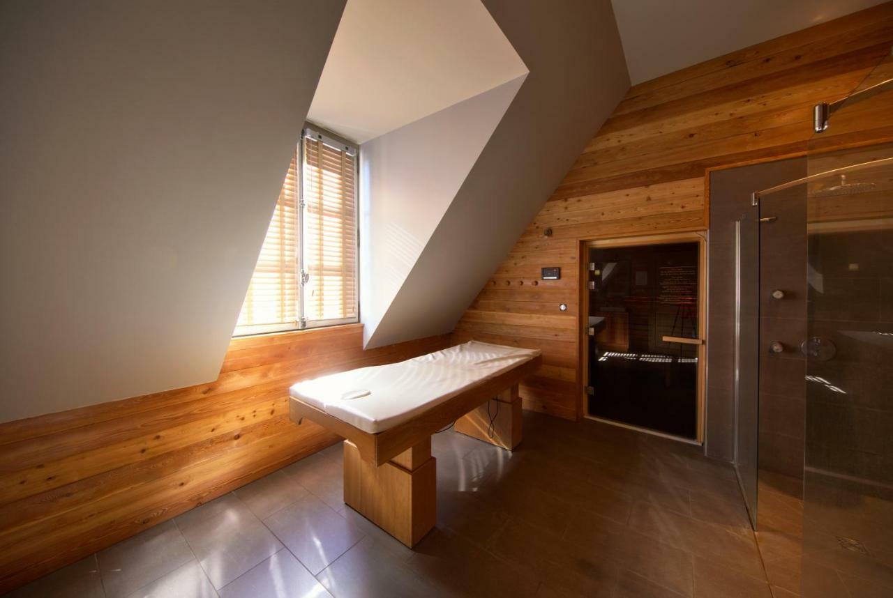 Hotel La Licorne & Spa Lyons-la-Foret Exterior photo