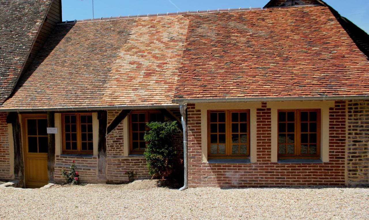 Hotel La Licorne & Spa Lyons-la-Foret Exterior photo
